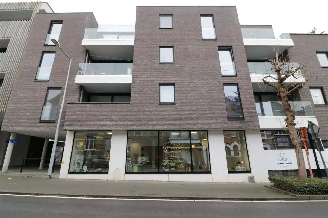 handelszaak met grote zichtbaarheid te midden van centrum foto 29