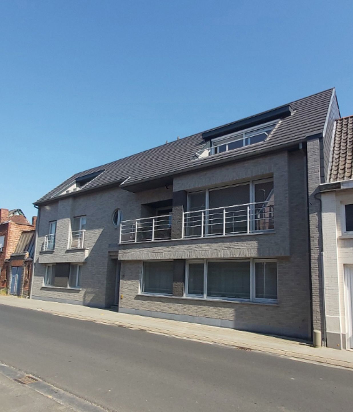 Dakappartement met garage foto {{pictureIndex}}