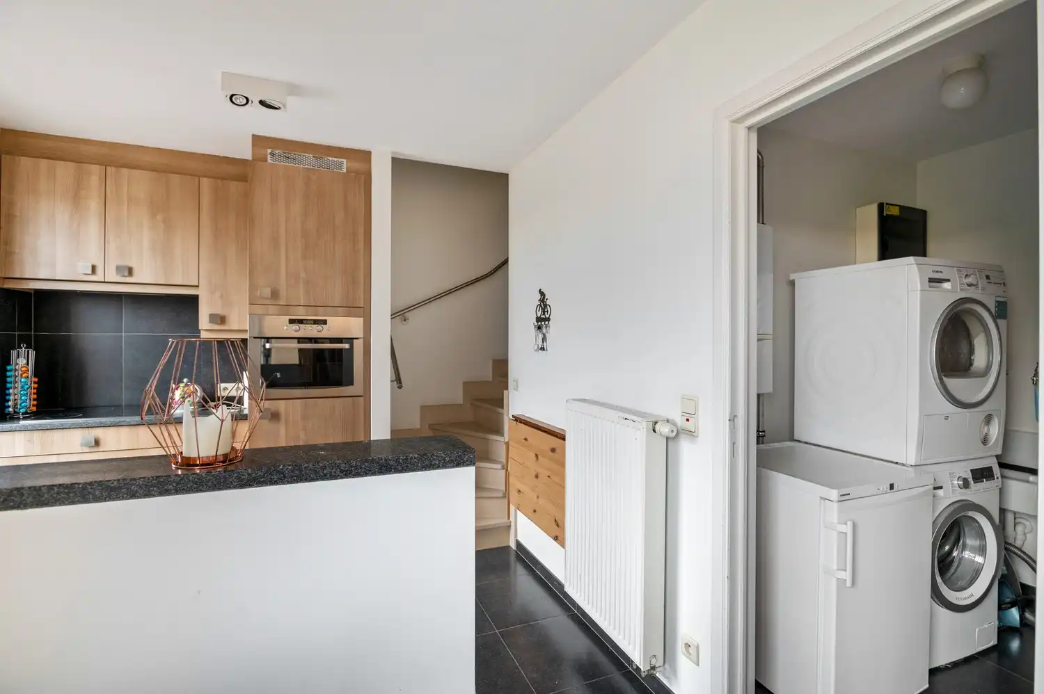 Ruim duplexappartement met 2 slaapkamers op toplocatie te Lint foto 10