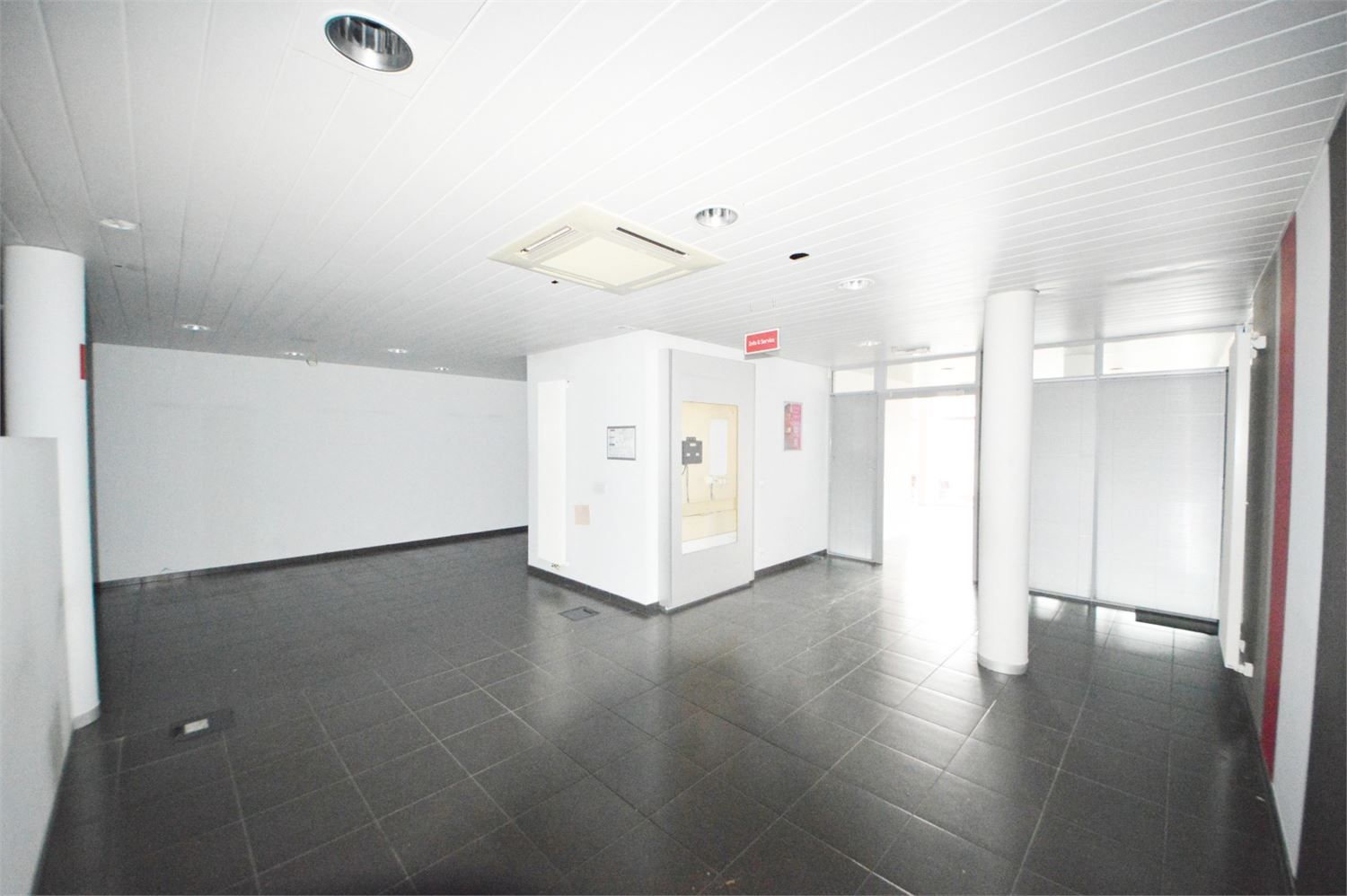 MODERN COMMERCIEEL GELIJKVLOERS 400 M2 OPTIONELE PARKING foto 18