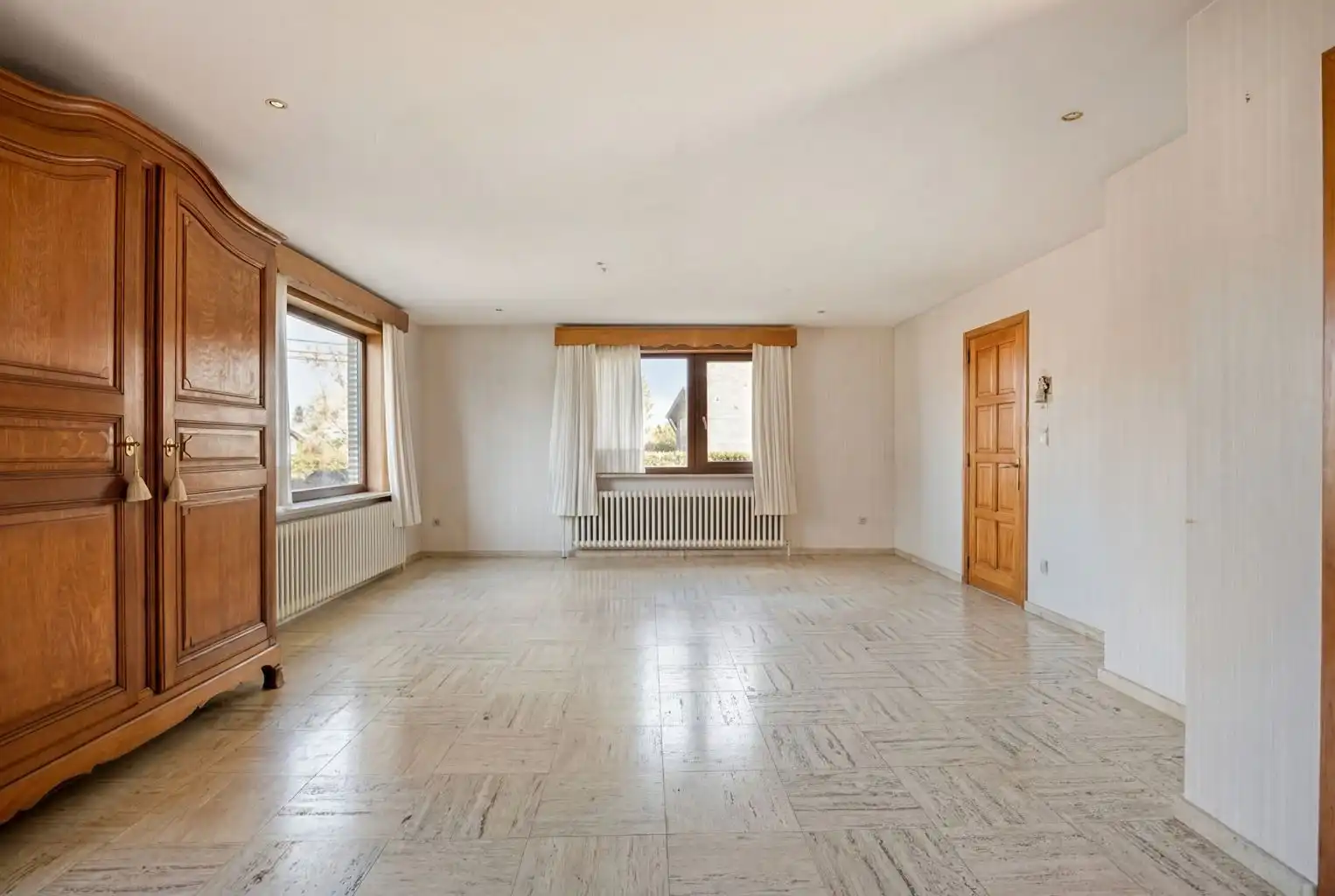 Vrijstaande woning op een uitzonderlijk perceel van 29a95ca met 4 slaapkamers en inpandige garage, gelegen op een rustige toplocatie nabij het centrum van Maaseik. foto 5