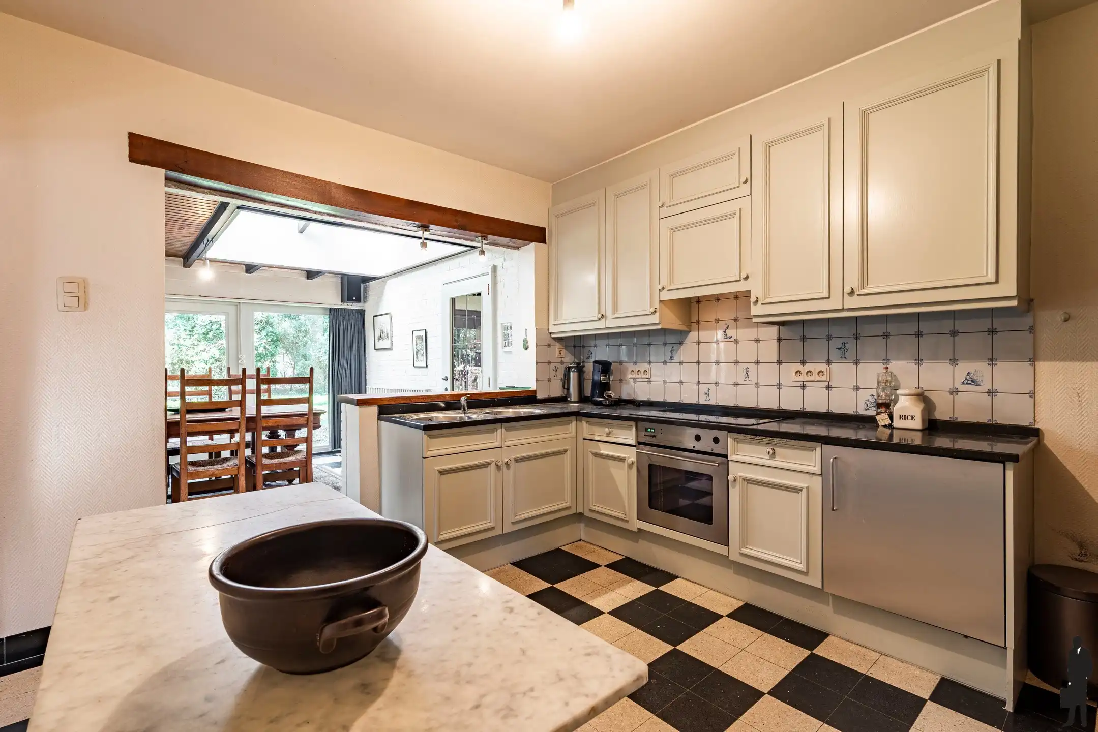 Uitzonderlijk gelegen villa in groen op grond van ca 1.730m² foto 7