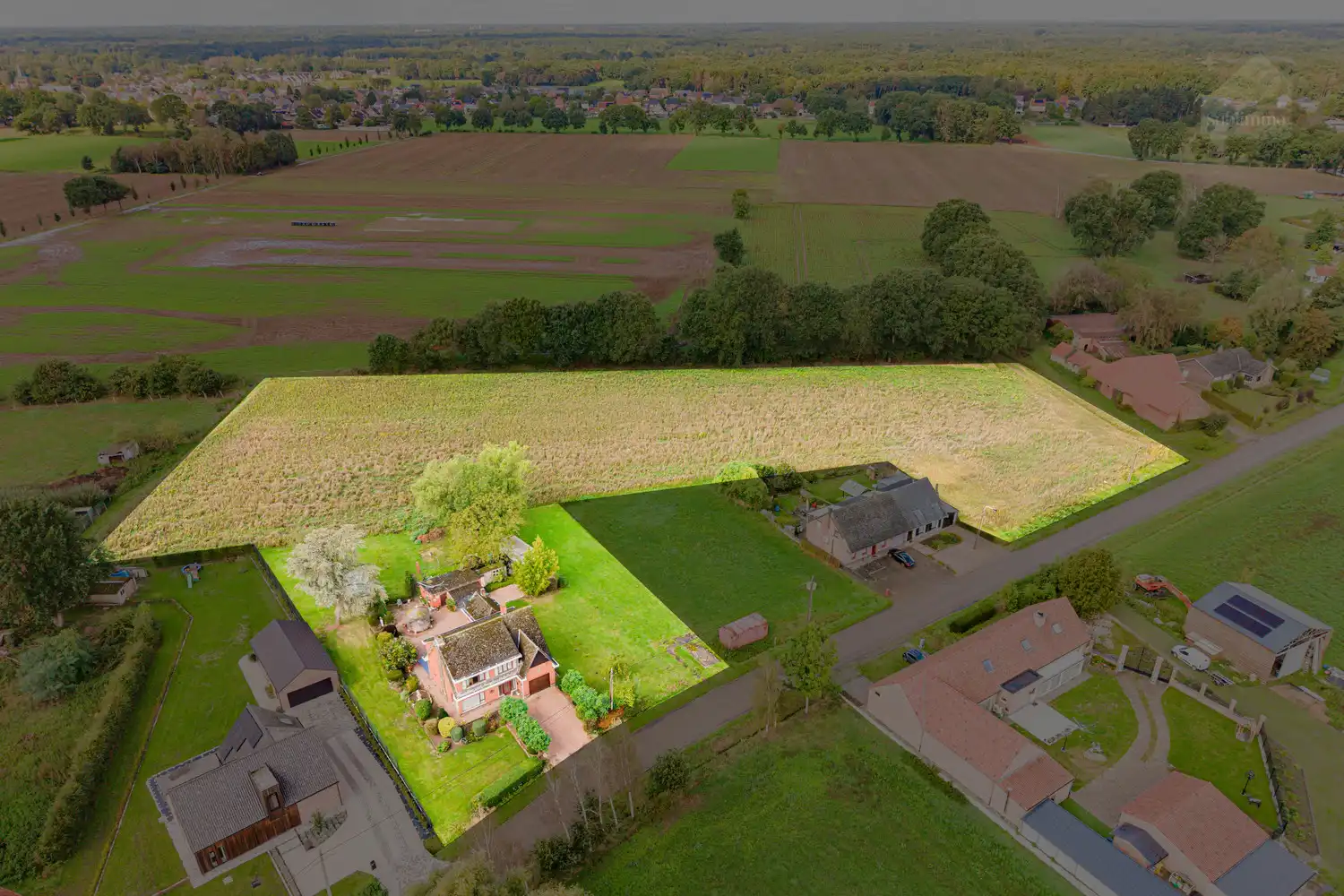 Ruime gezinswoning met 4 slaapkamers op uitzonderlijk perceel van 1,32 ha in Meerhout foto 2