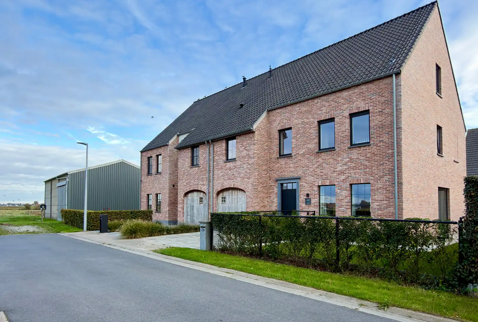 Instapklare gezinswoning (2020) met 5 slaapkamers nabij zee foto {{pictureIndex}}