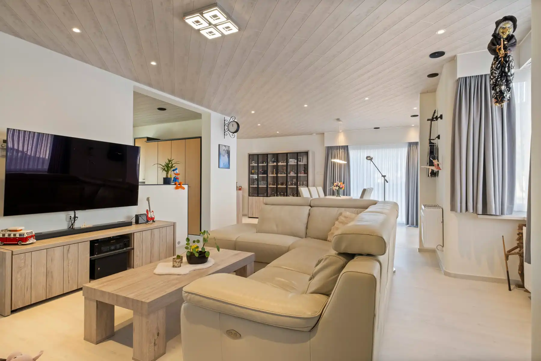 Ruime, verzorgde gezinswoning te Mariakerke (Oostende) foto 2