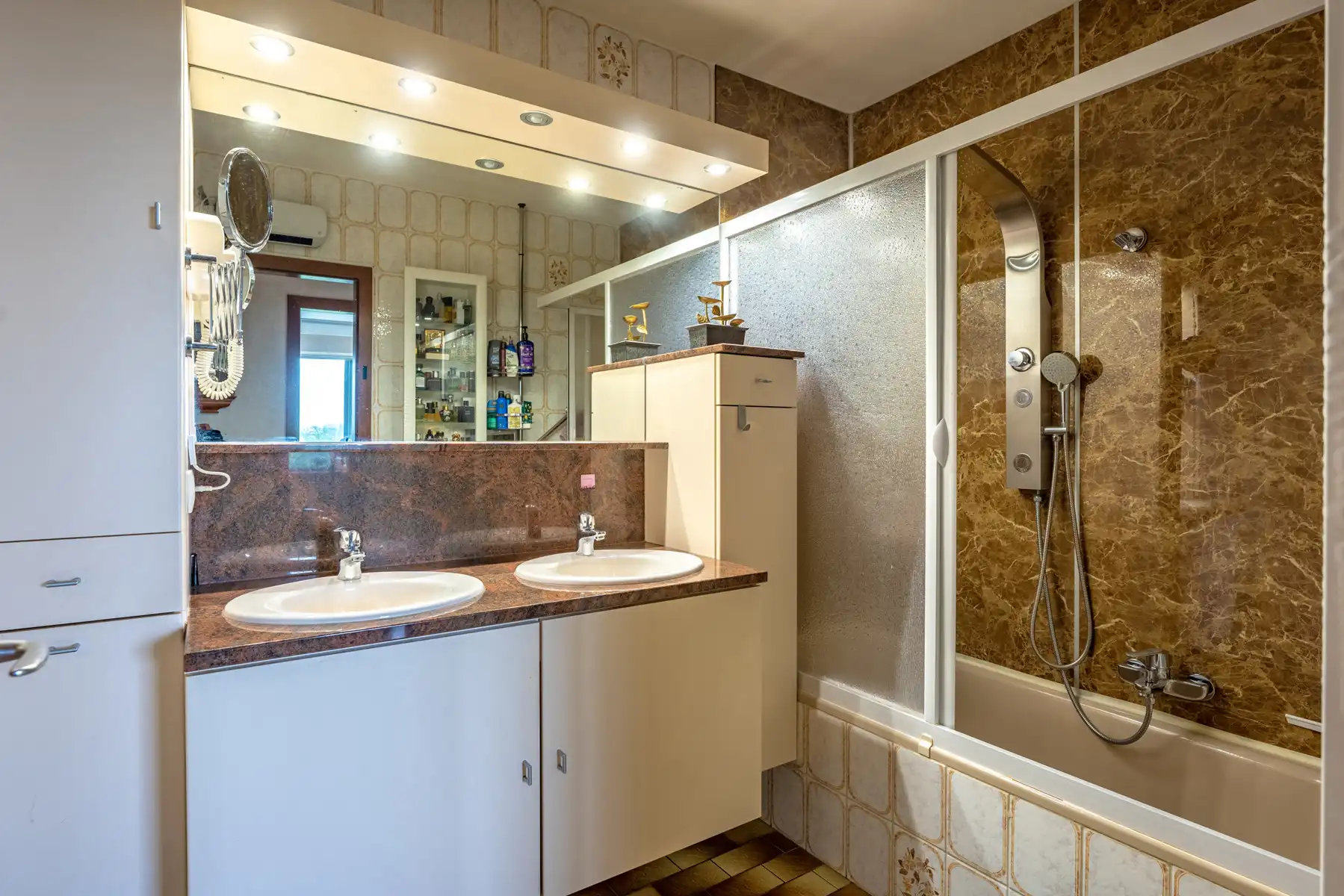 Appartement met 2 slaapkamers, 2 terrassen en een staanplaats met laadpaal! foto 10