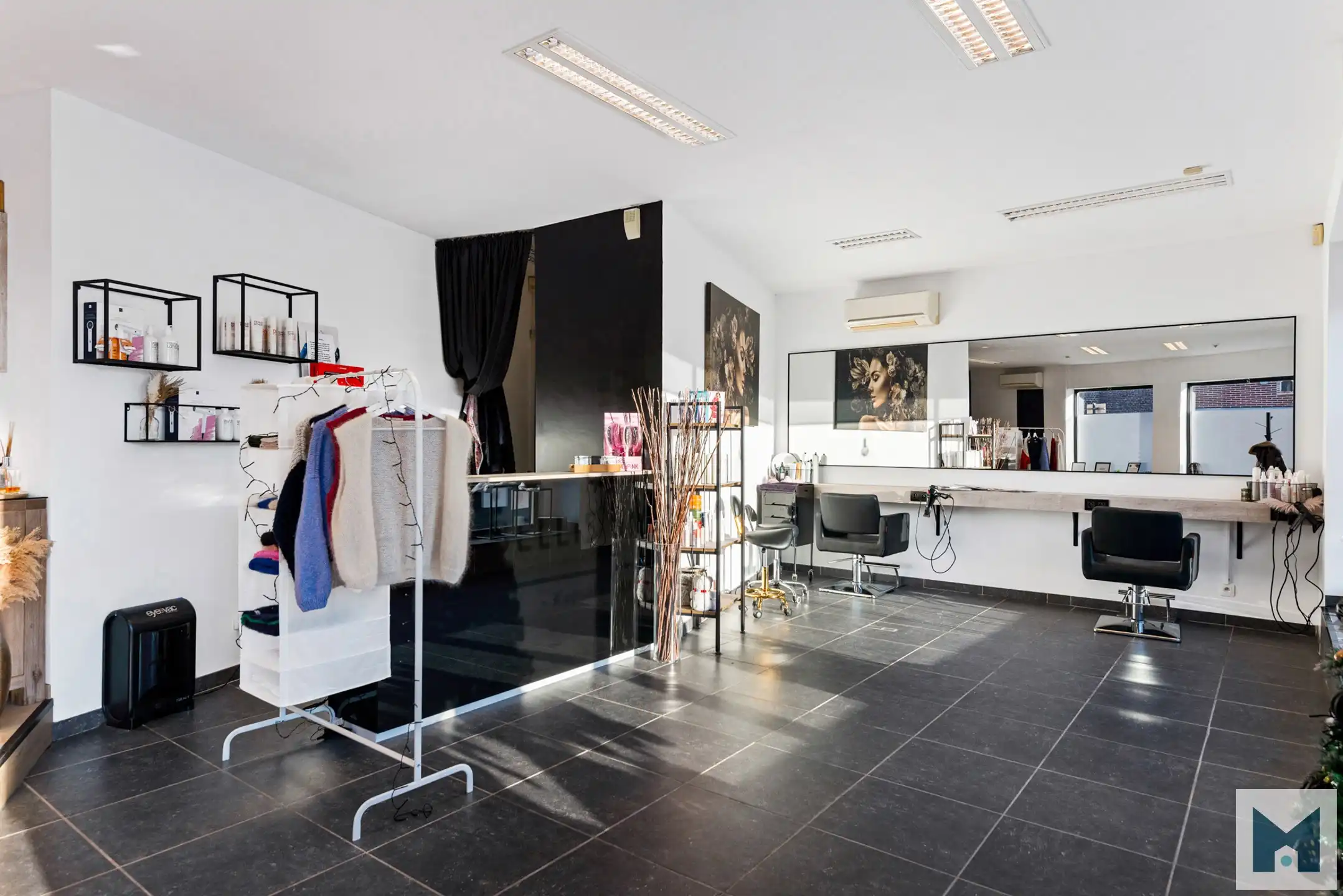 Lichtrijk handelspand in centrum Opwijk! Inc. staanplaats ! foto 9