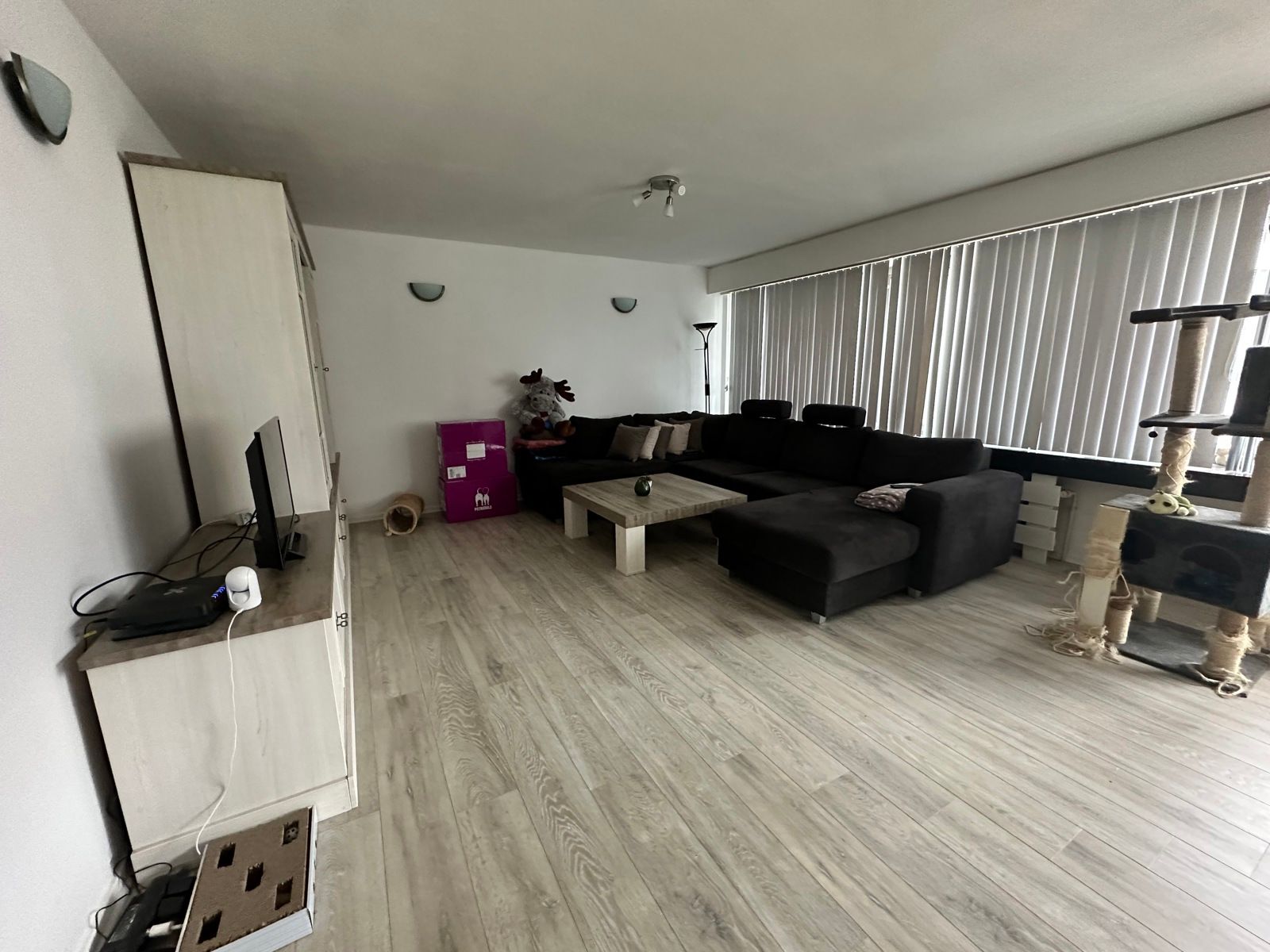 TE HUUR - ruim appartement met 3 slaapkamers  foto 3