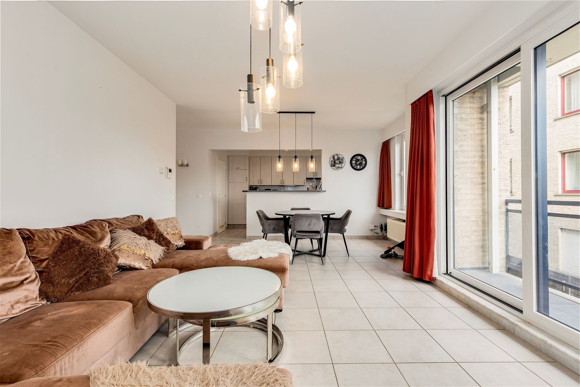 Zeer mooi 2 slaapkamer appartement met terras foto 2