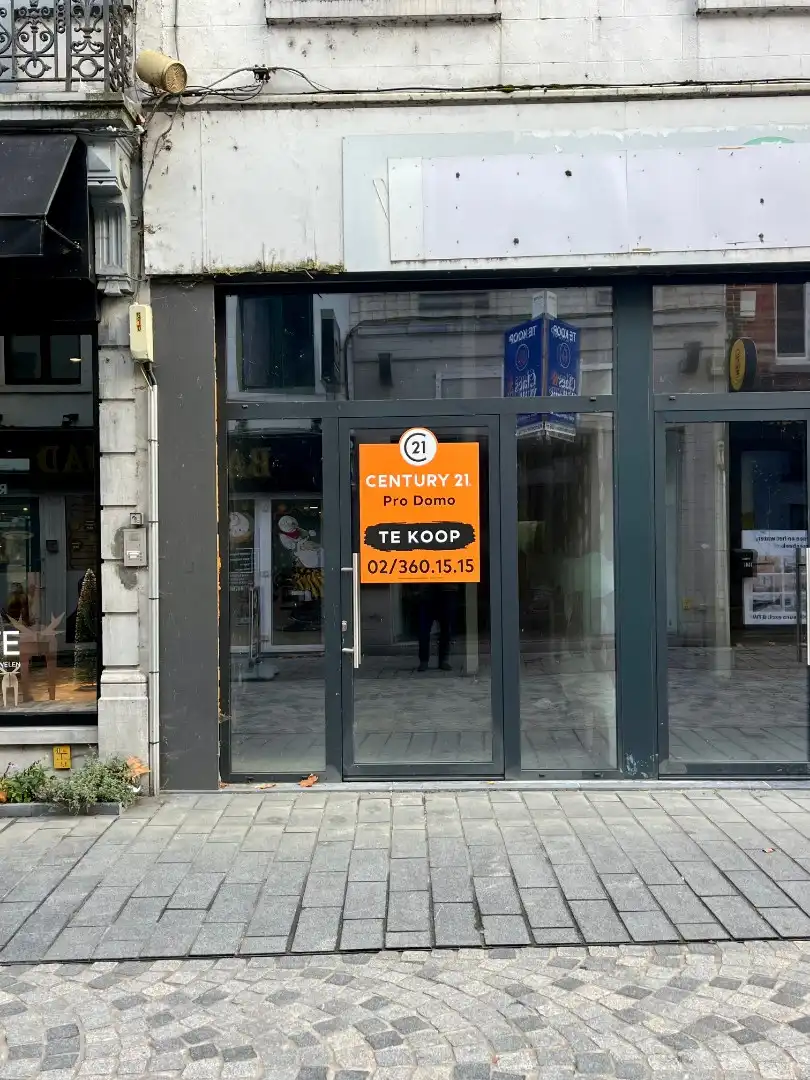 Een in te richten polyvalente open handelsgelijkvloers van 185m² foto {{pictureIndex}}