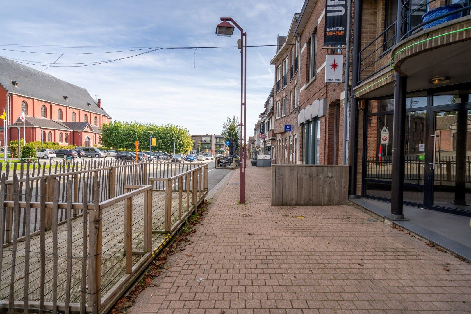 Uitstekend gelegen handelsruimte met terras aan voor- en achterzijde, met goede visibiliteit en bereibkaarheid foto 6