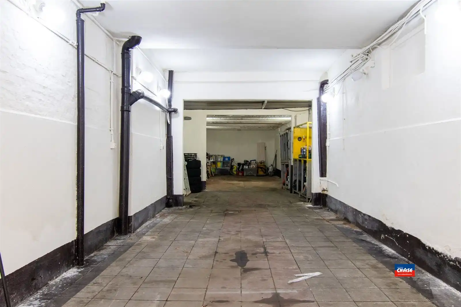 Woonhuis met tien slaapkamers en hangaar foto 31