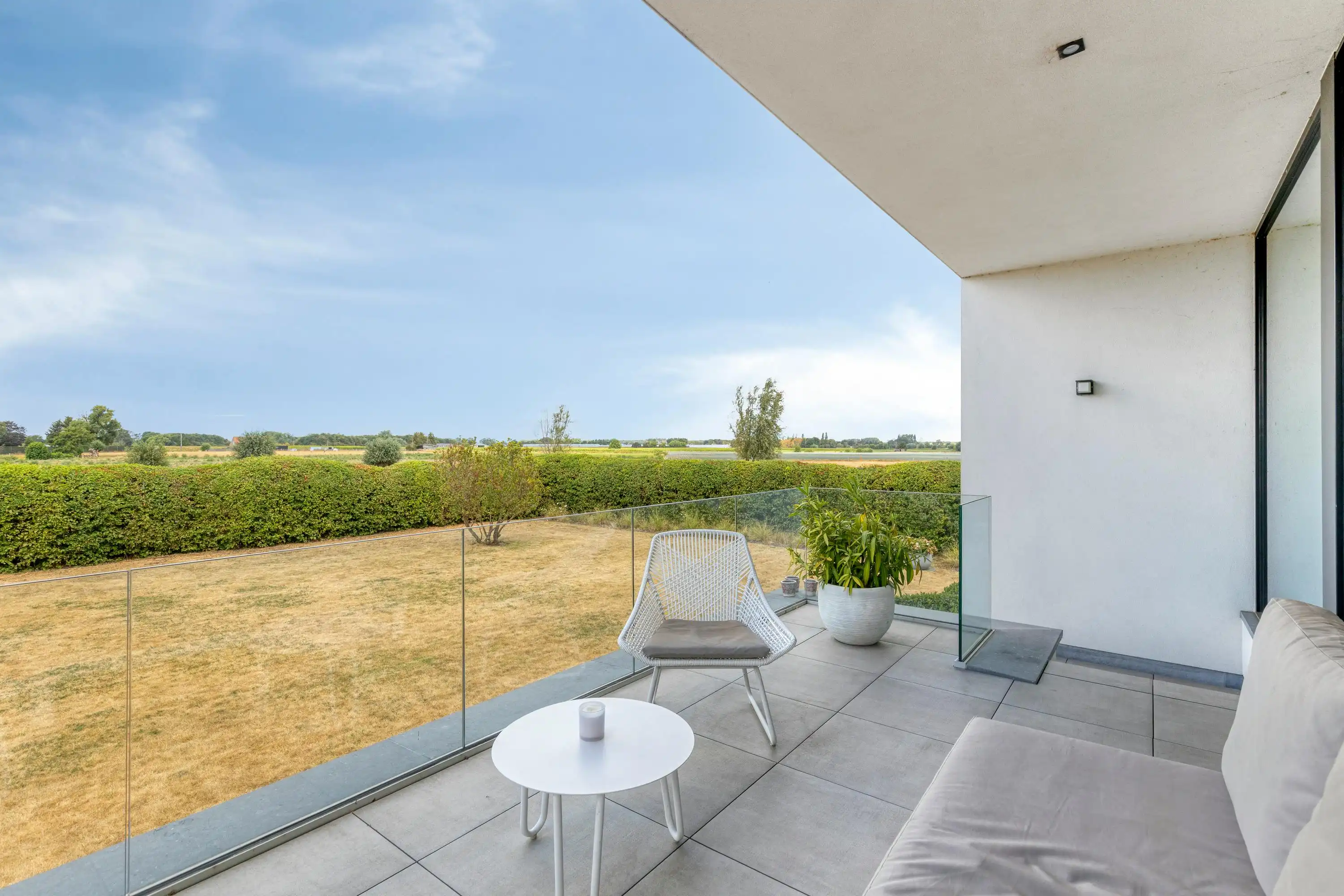 Hoogwaardig afgewerkte villa te koop op rustige locatie foto 5