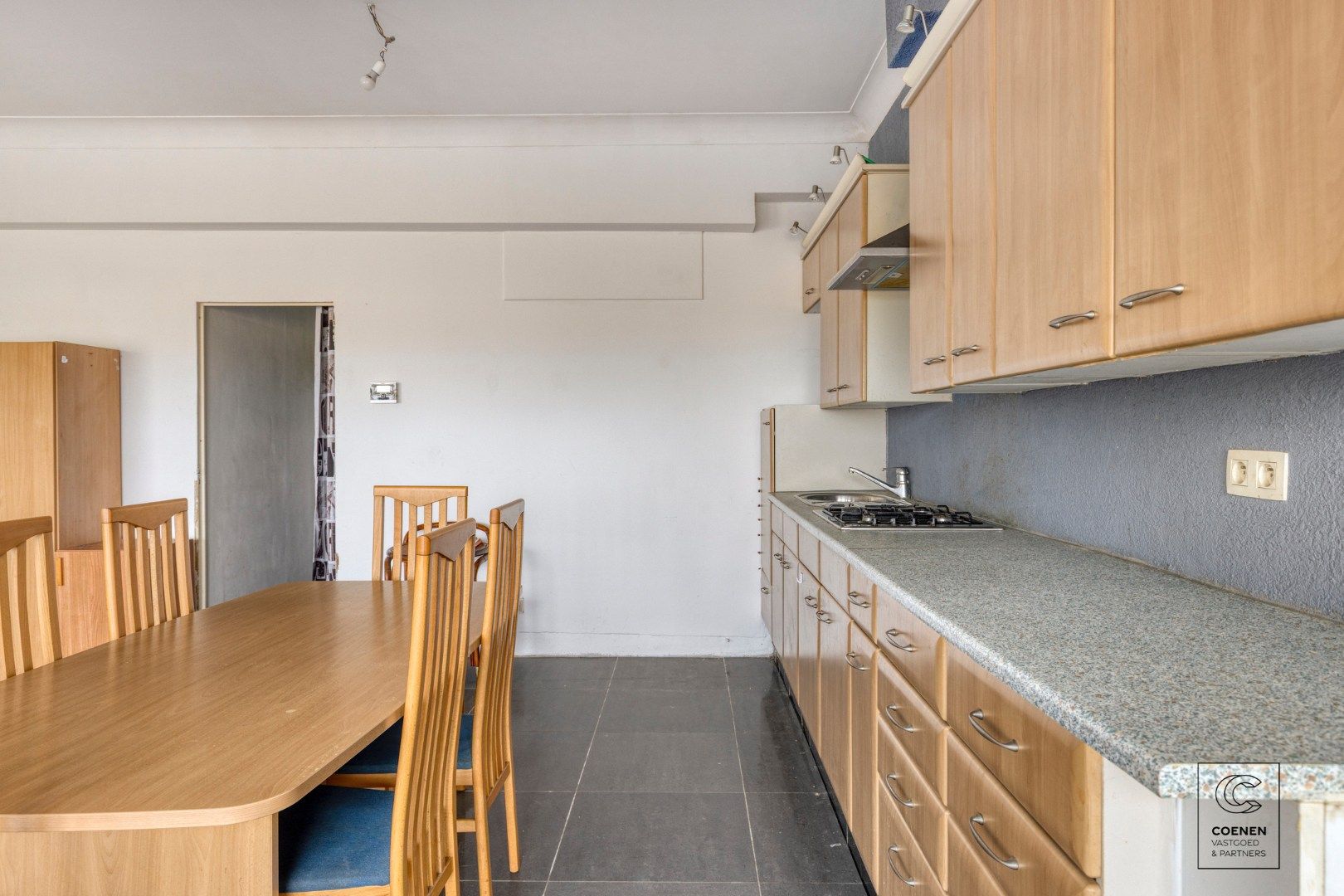 Handelshuis van 220 m², drie slaapkamers en veel potentieel! foto 6