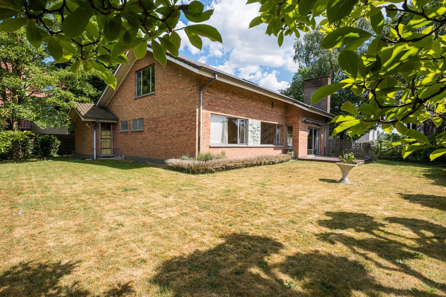 Karaktervolle woning met  riante tuin in Eeklo foto 4