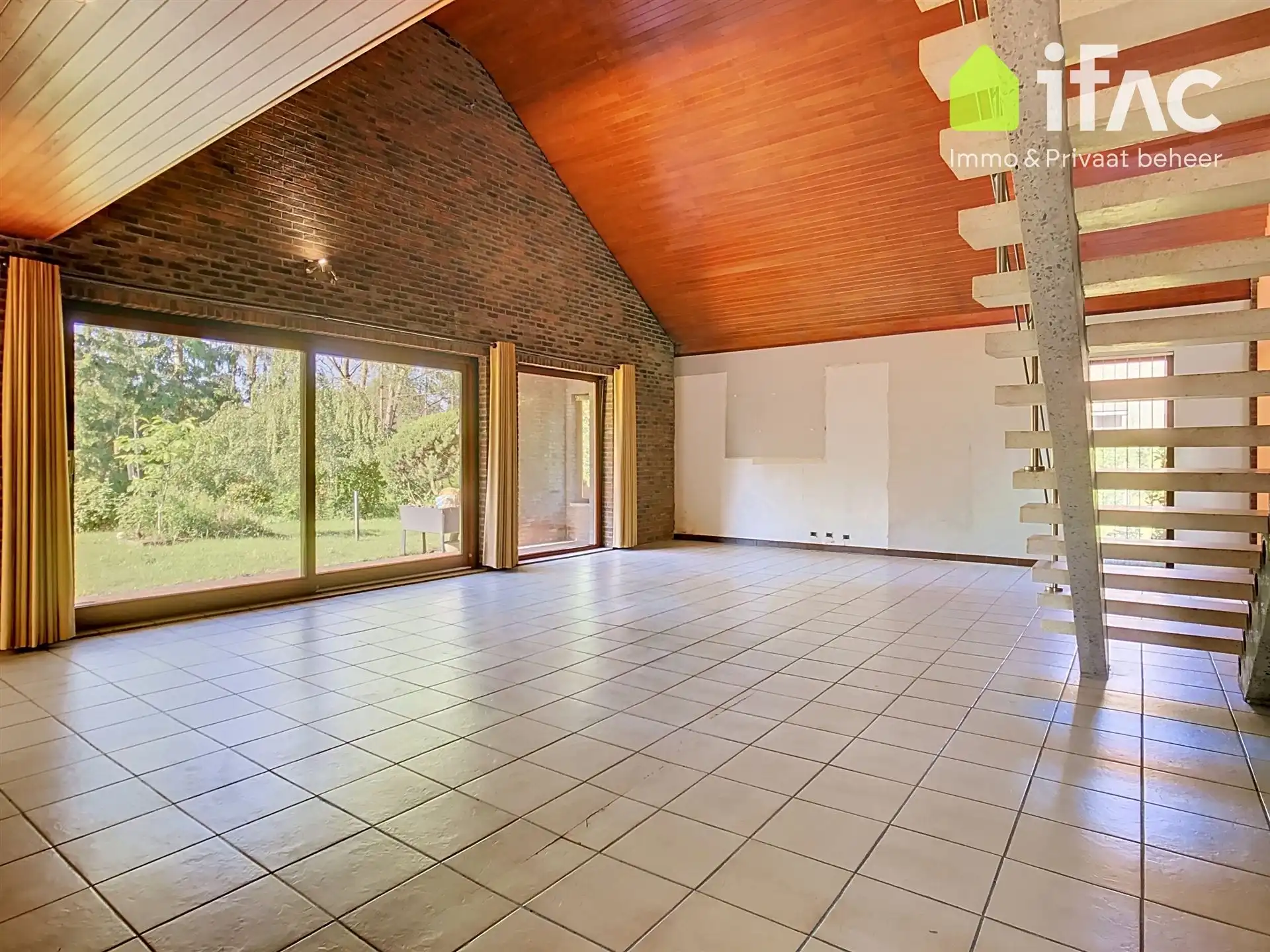 Villa met 3 slpk., bureau en groot perceel foto 4