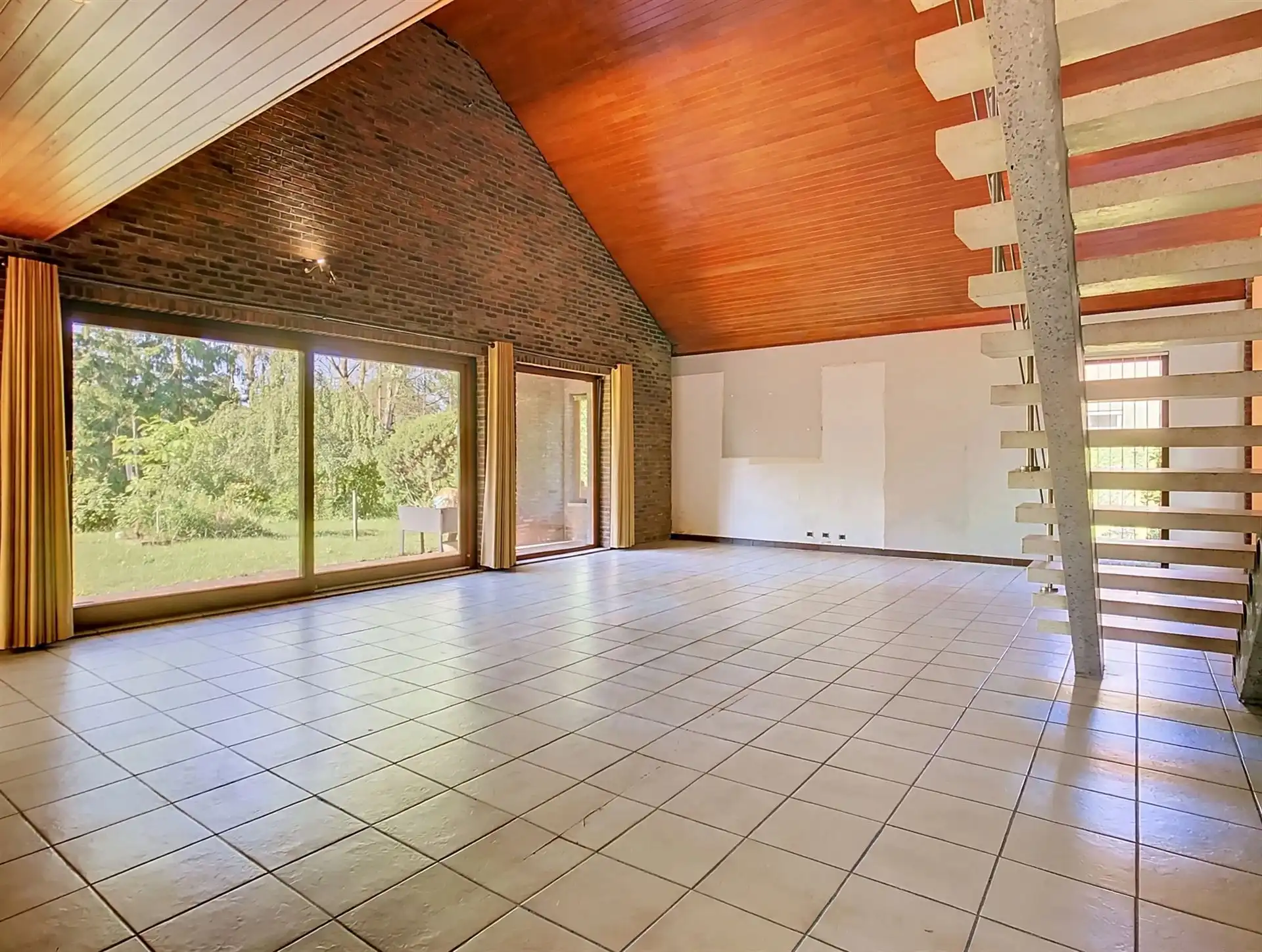 Villa met 3 slpk., bureau en groot perceel foto 4