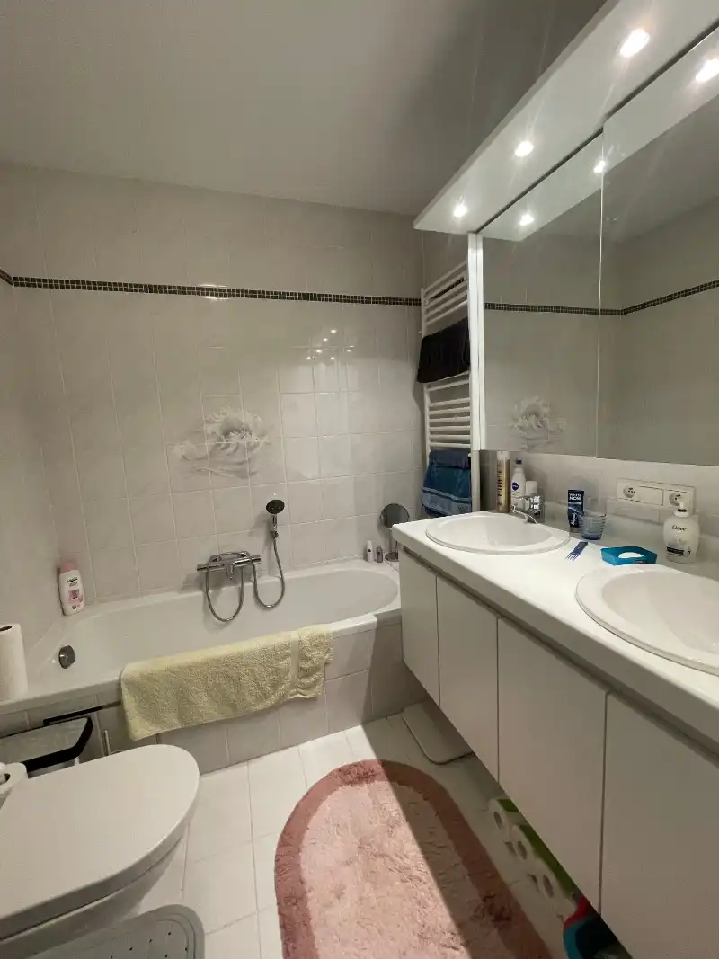 Ruim en rustig  gelegen villa-appartement met 2 slaapkamers en 3 terrassen - een unieke kans! foto 11