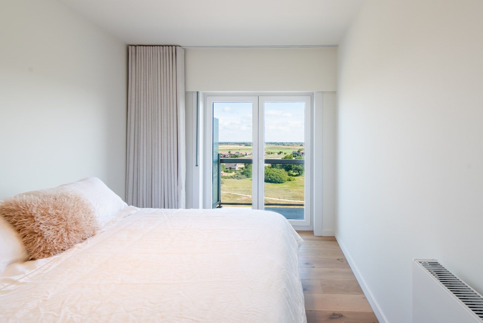 Uniek gerenoveerd doorloopappartement met frontaal zeezicht in residentie Pearl Beach te Middelkerke foto 13