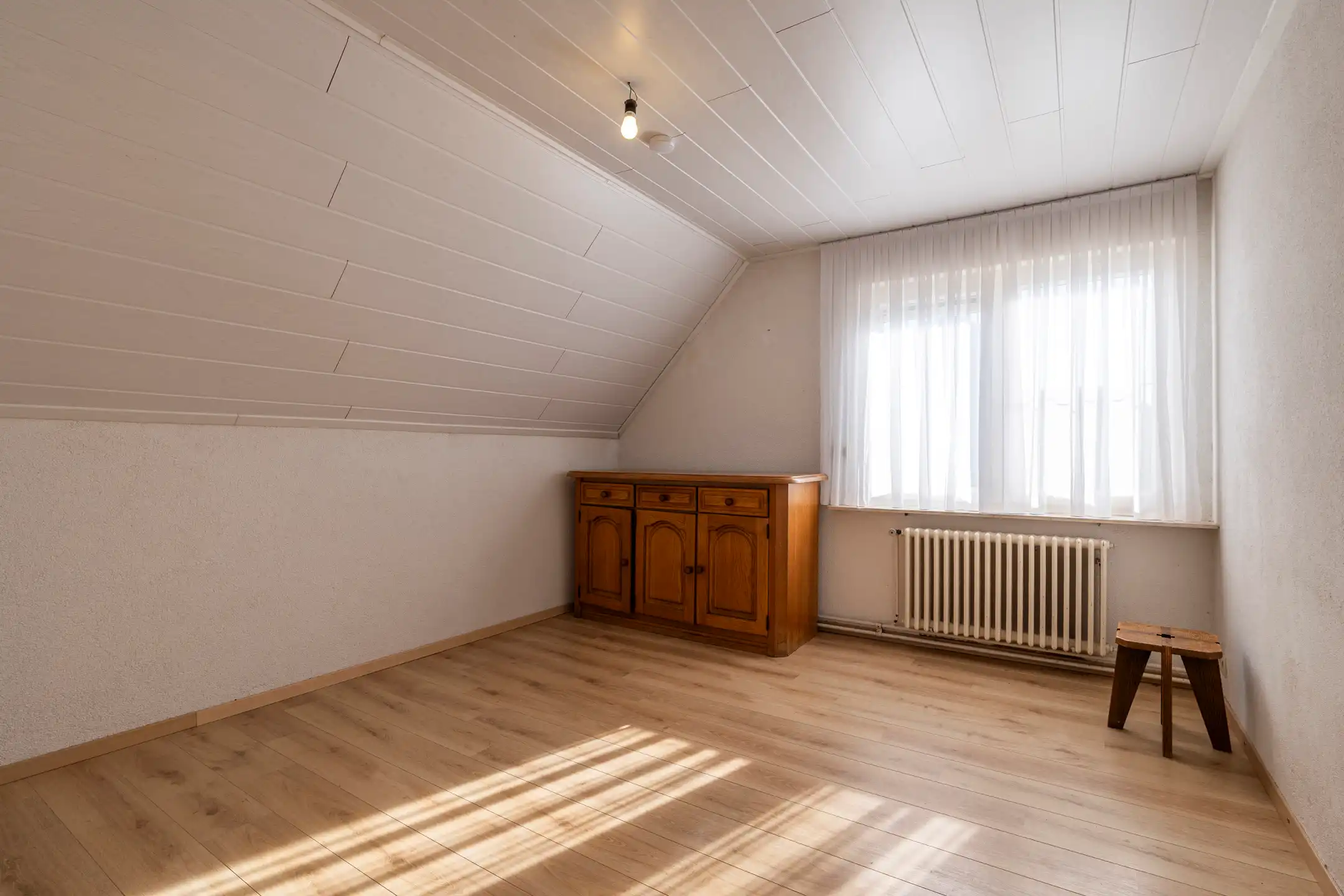 Vrijstaande woning met 4 slpk en 2 garages op 1.306m²  foto 13