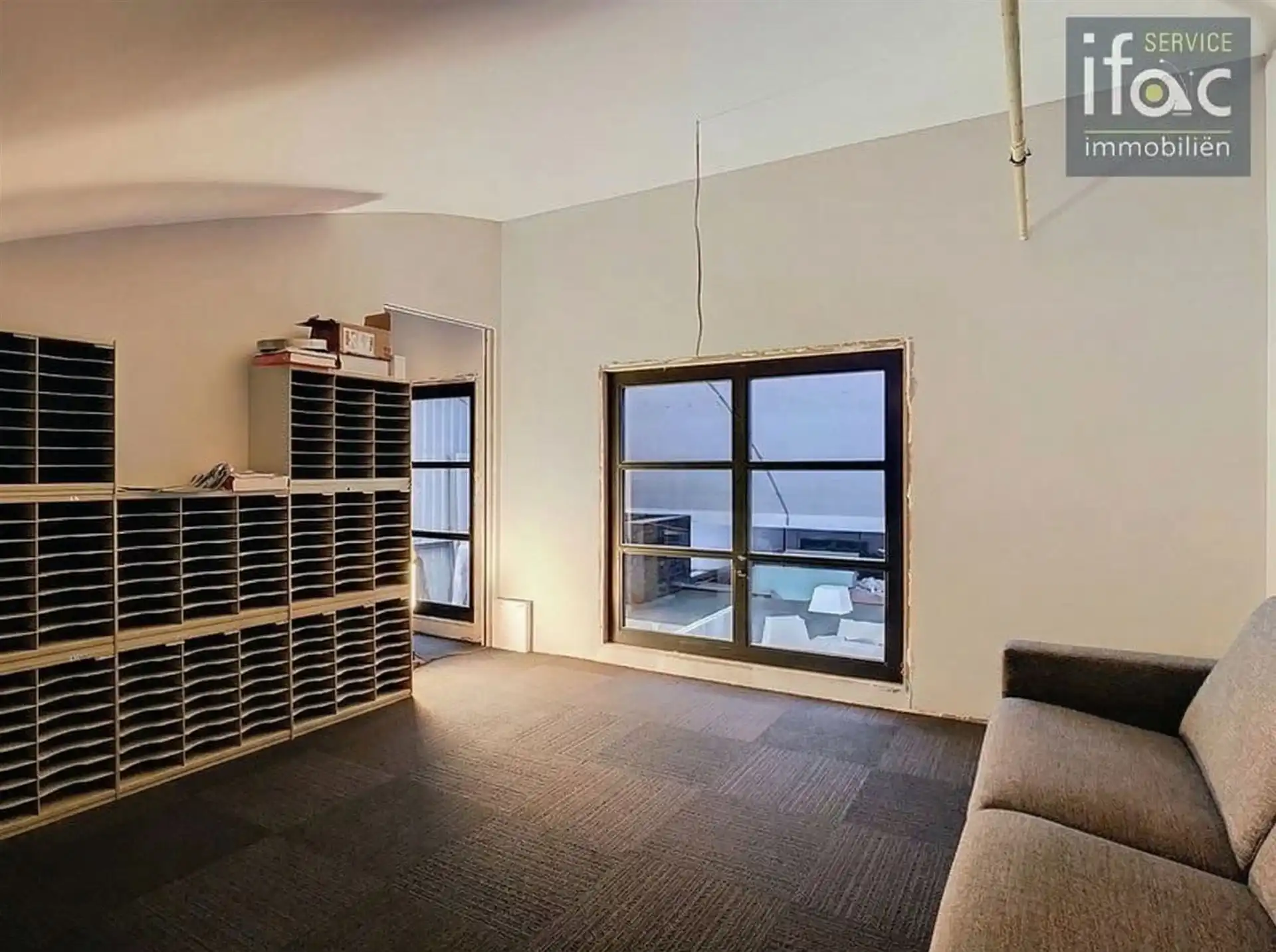 Ruime loods met kantoor, keuken en sanitair foto 20