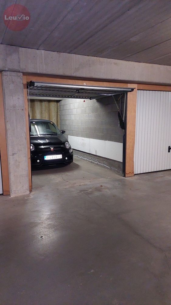 Afgesloten garagebox in ondergrondse parking foto 15