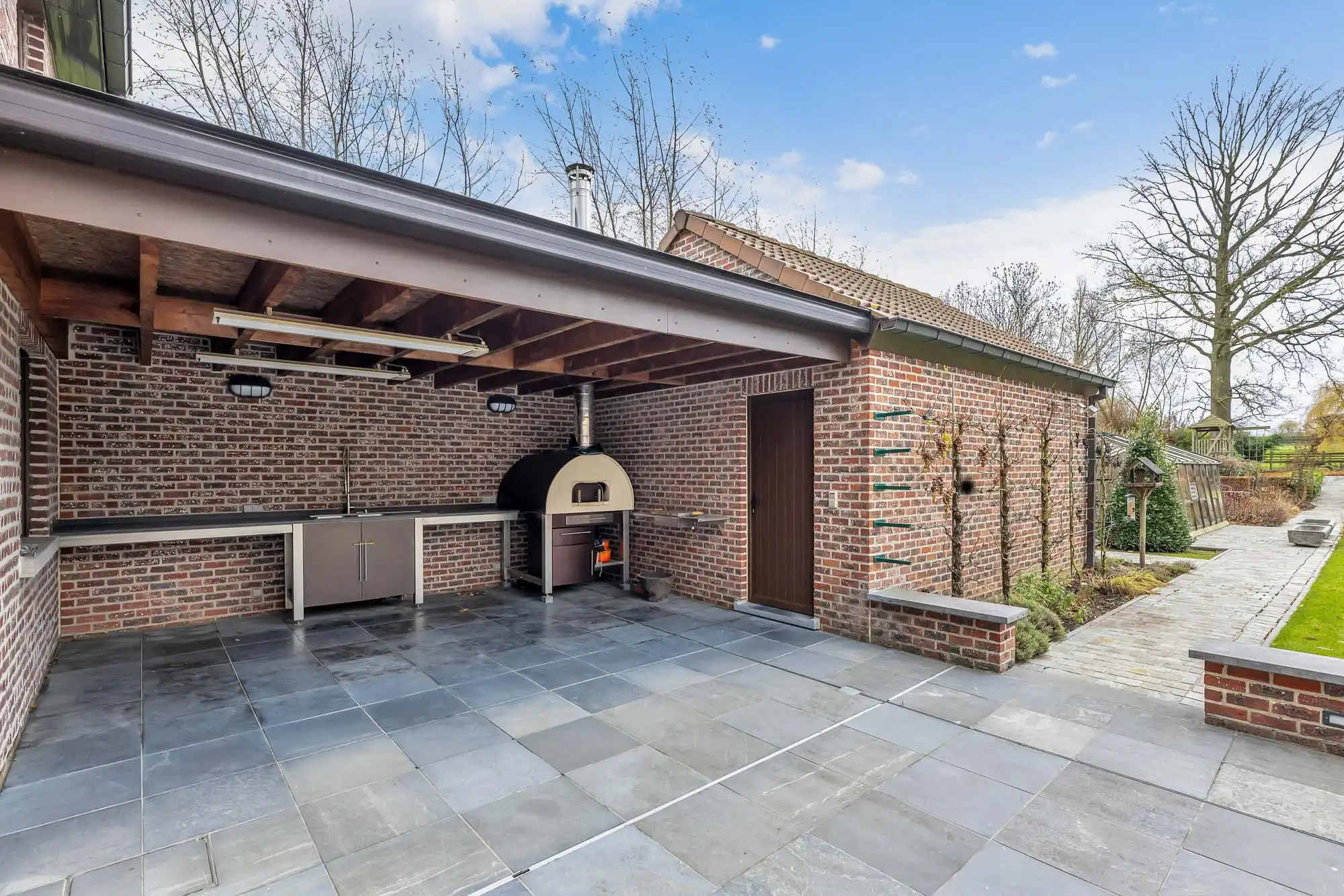 Exclusief landhuis met binnenzwembad en stallingen foto 8