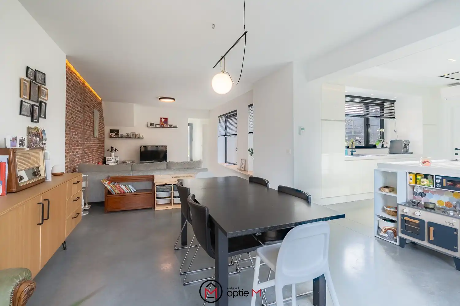 Moderne, energiezuinige woning met patio, zonnepanelen en hoogwaardige afwerking foto 6