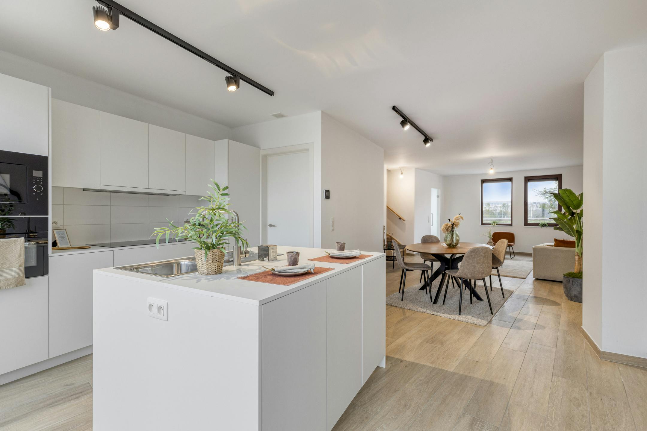 Instapklare nieuwbouwwoning met 3 slaapkamers en zwemvijver foto 6