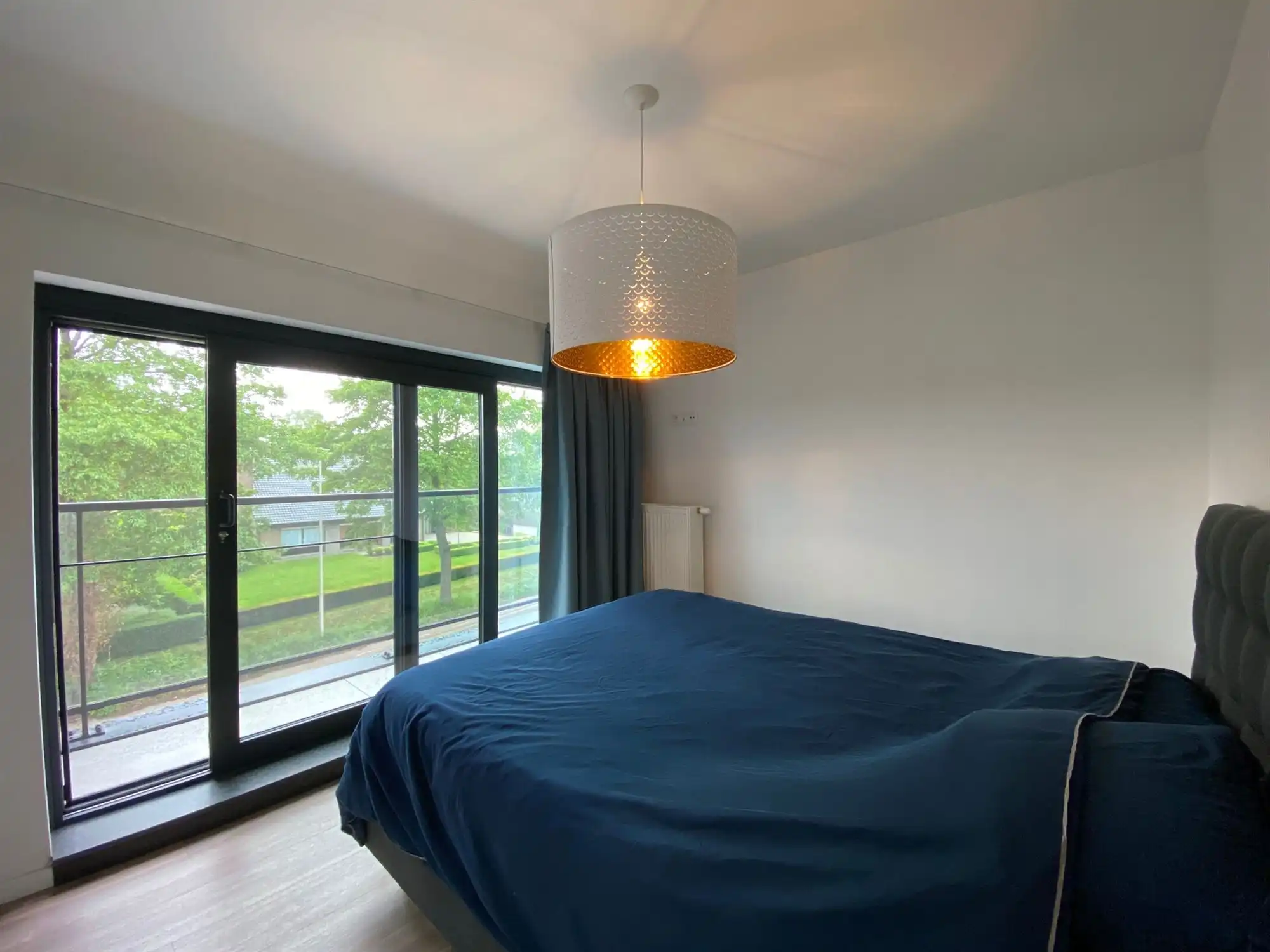 Knappe en ruime bel-etage met 3 slaapkamers, grote garage en tuin. foto 15