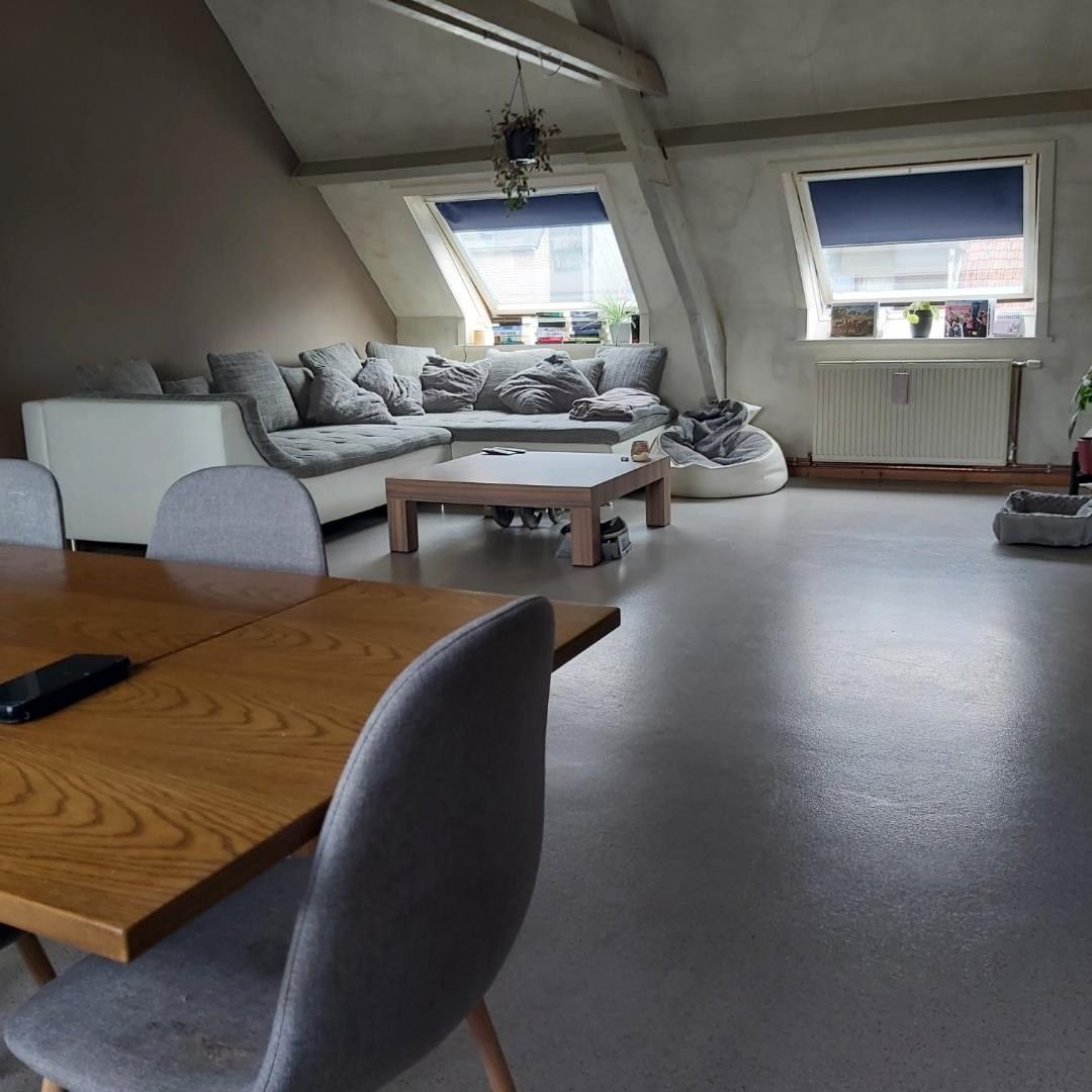 Gezellig dakappartement met 2 slaapkamers en staanplaats foto 6