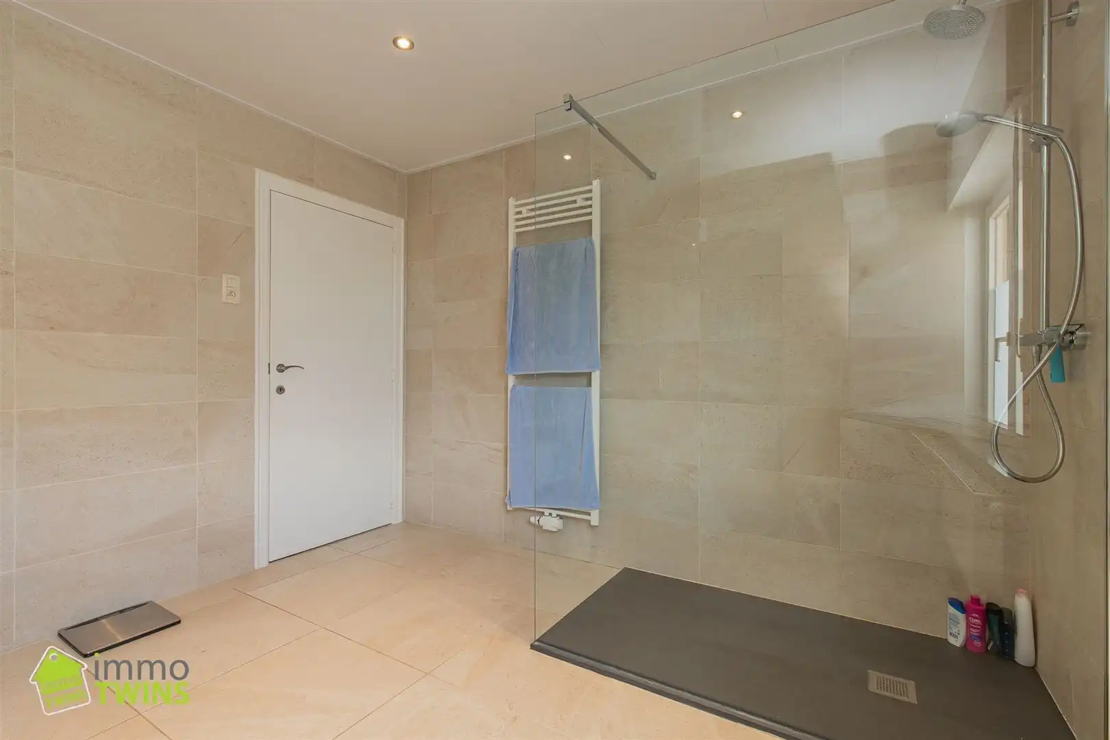 Bungalow in uiterst rustige en groene omgeving foto 8