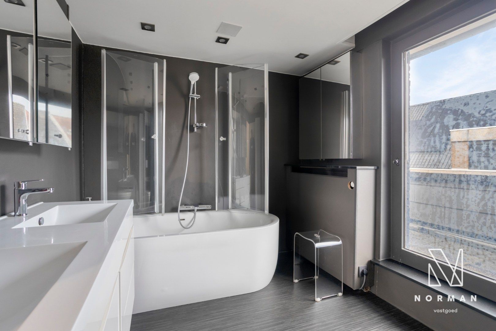 Duplex te koop in het centrum van Kuurne met 3 slaapkamers en een groot zongericht terras met tuinhuis.  foto 20