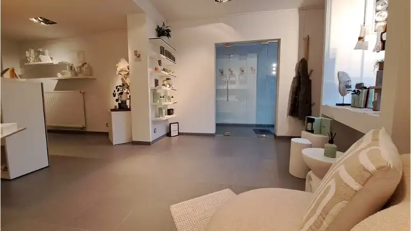 Instapklare handelruimte te huur in de Moerkerkse Steenweg in Sint-Kruis Brugge foto 2