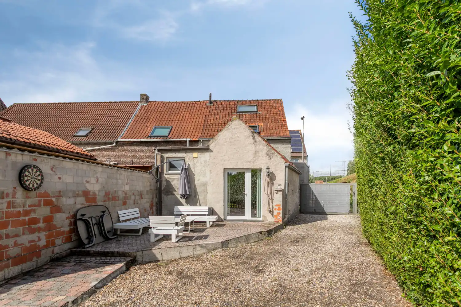 Charmante halfopen woning te koop in Oostkamp - Perfect voor wie een instapklare woning zoekt in een centrale omgeving! foto 9