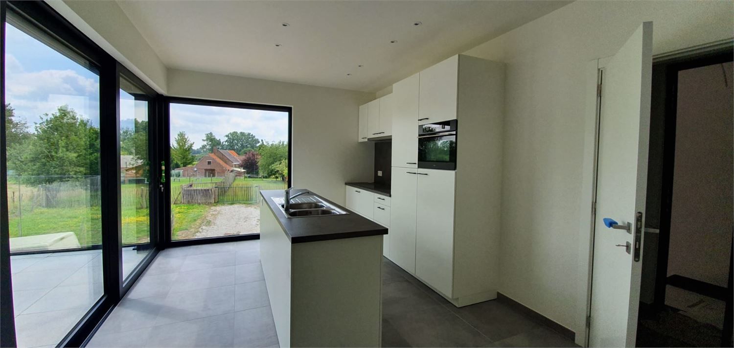 Recent appartement met 2 slaapkamers en  terras foto 3