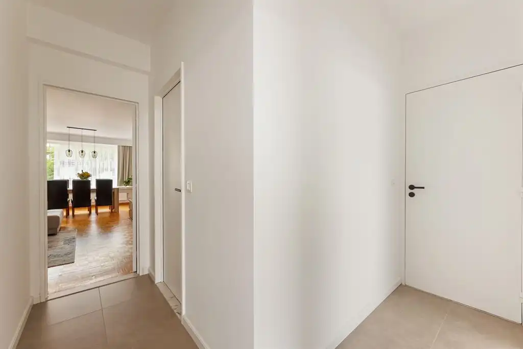 Gerenoveerd appartement met 2 terrassen foto 16