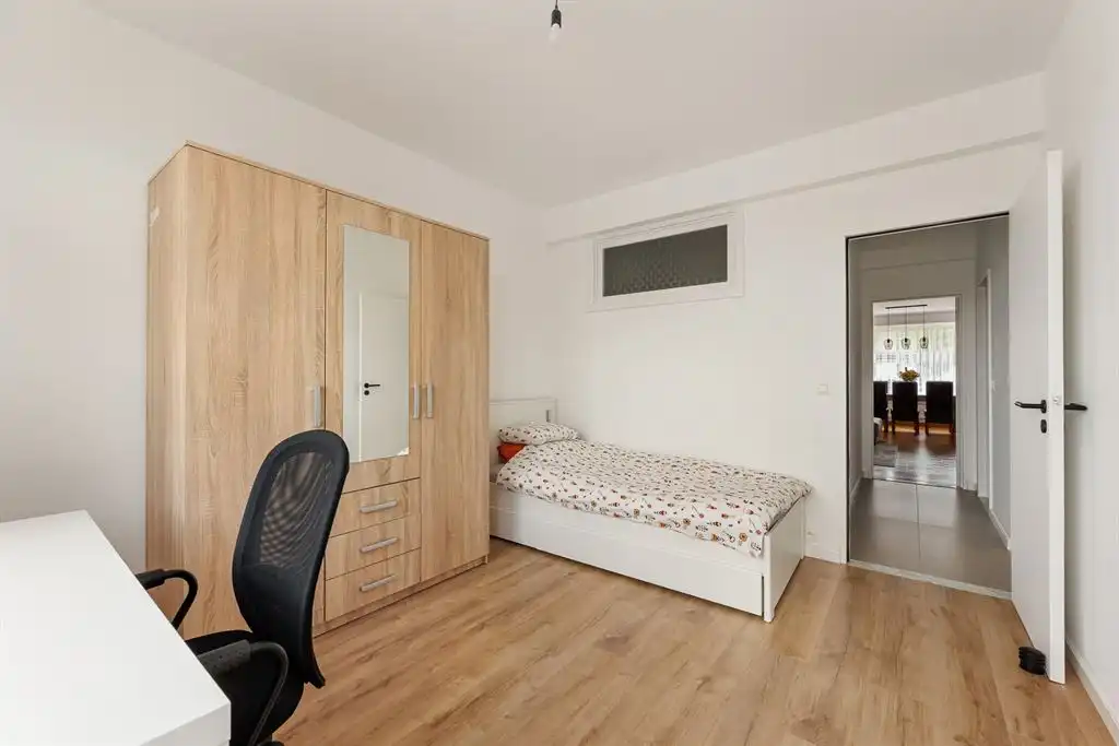 Gerenoveerd appartement met 2 terrassen foto 16