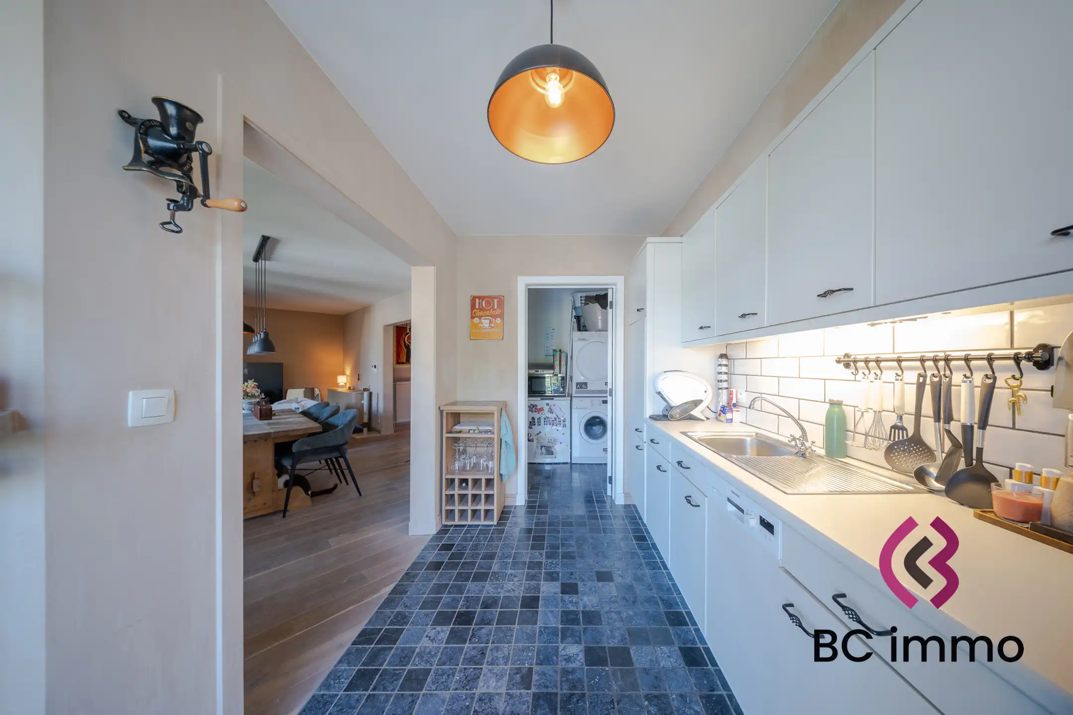 Modern en lichtrijk appartement met 2 slaapkamers foto 9