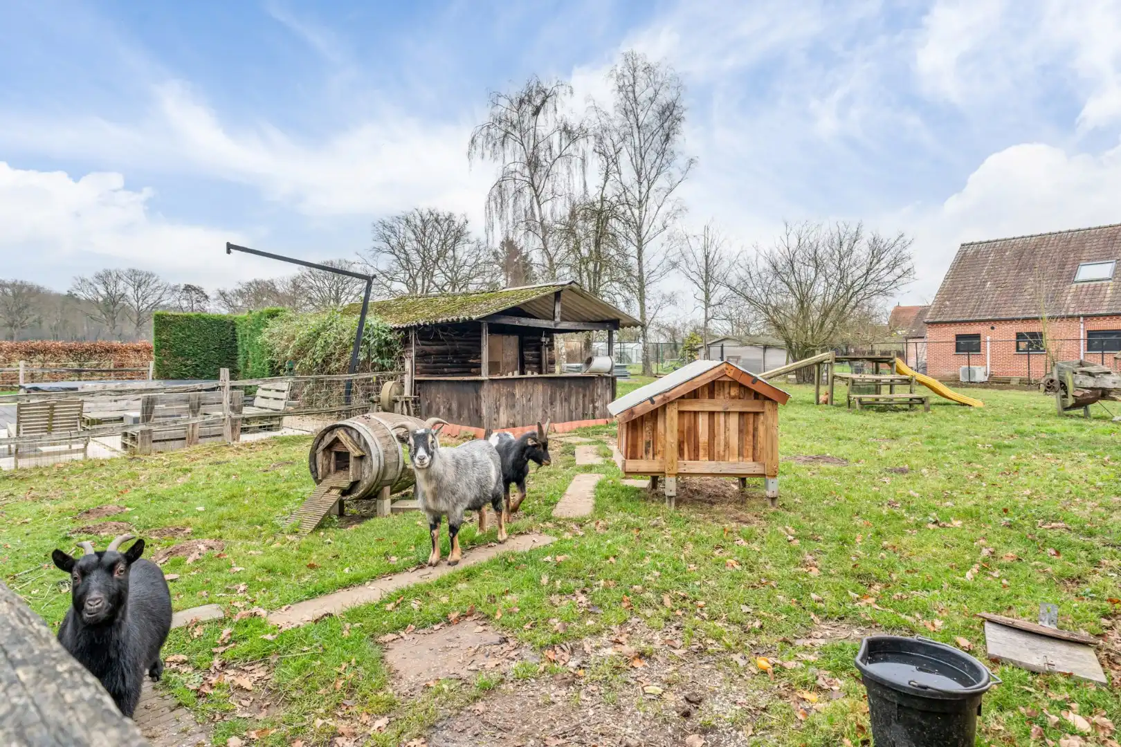 Uniek landhuis op een perceel van +/- 27 are in een GROENE oase foto 23