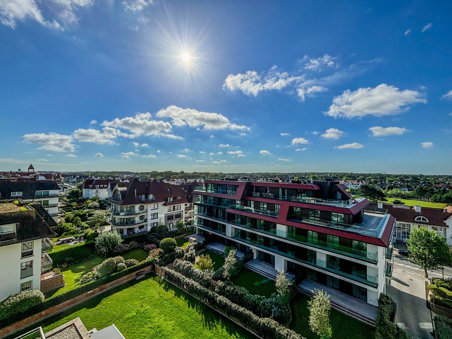 Luxueus afgewerkt appartement gelegen in het Zoute met open zicht over de Minigolf in het Zoute foto 3