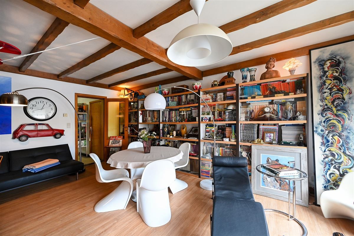 Gelegen in de rustige Voogdijstraat, op wandelafstand van het centrum van Duffel, vind je deze eerlijke, goed onderhouden woning boordevol mogelijkheden. De huidige huurder heeft ze jarenlang met zorg bewoond, maar een frisse wind – en een beetje lie foto 4