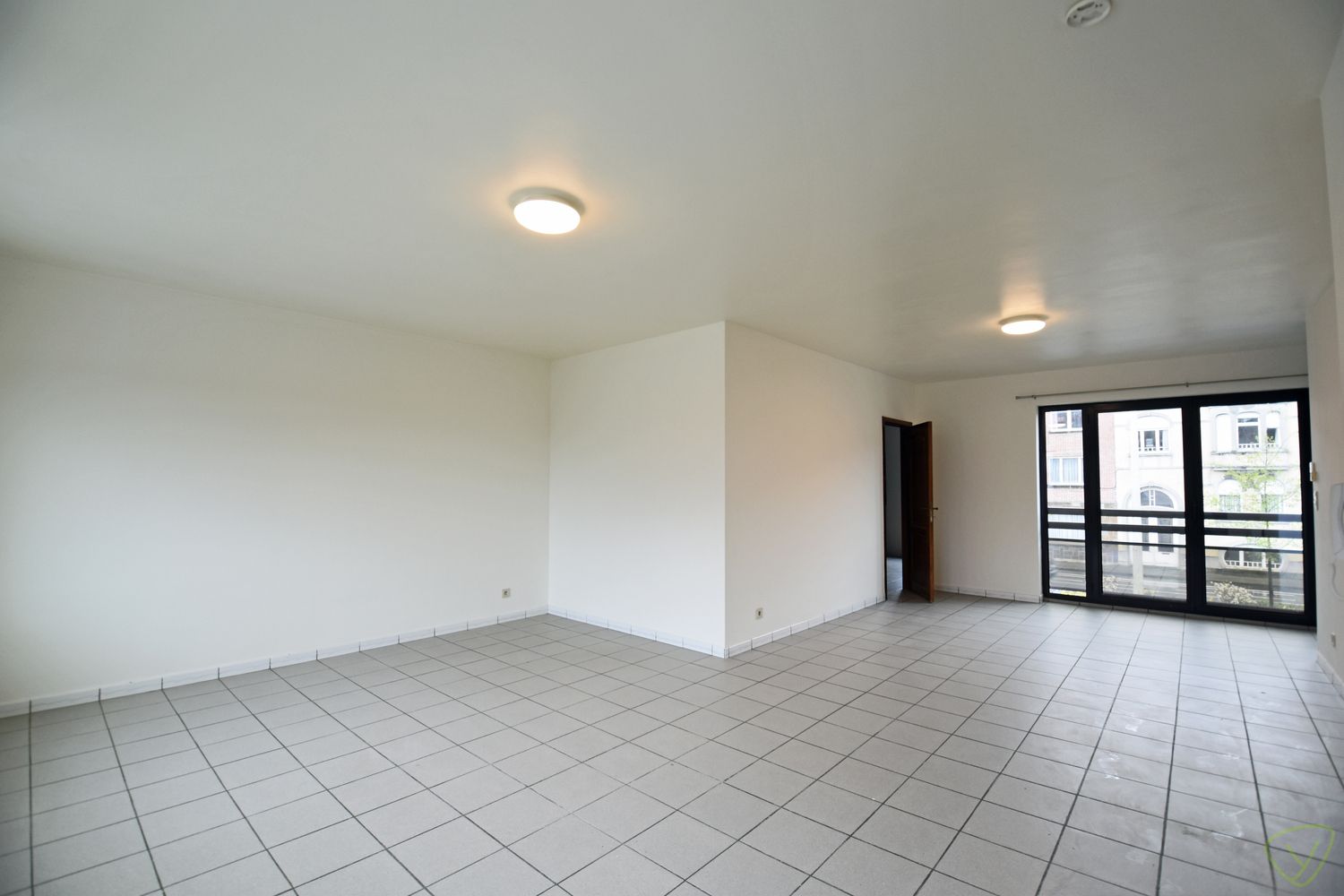 Volledig vernieuwd en zeer ruim duplex-appartement nabij het centrum! foto 2