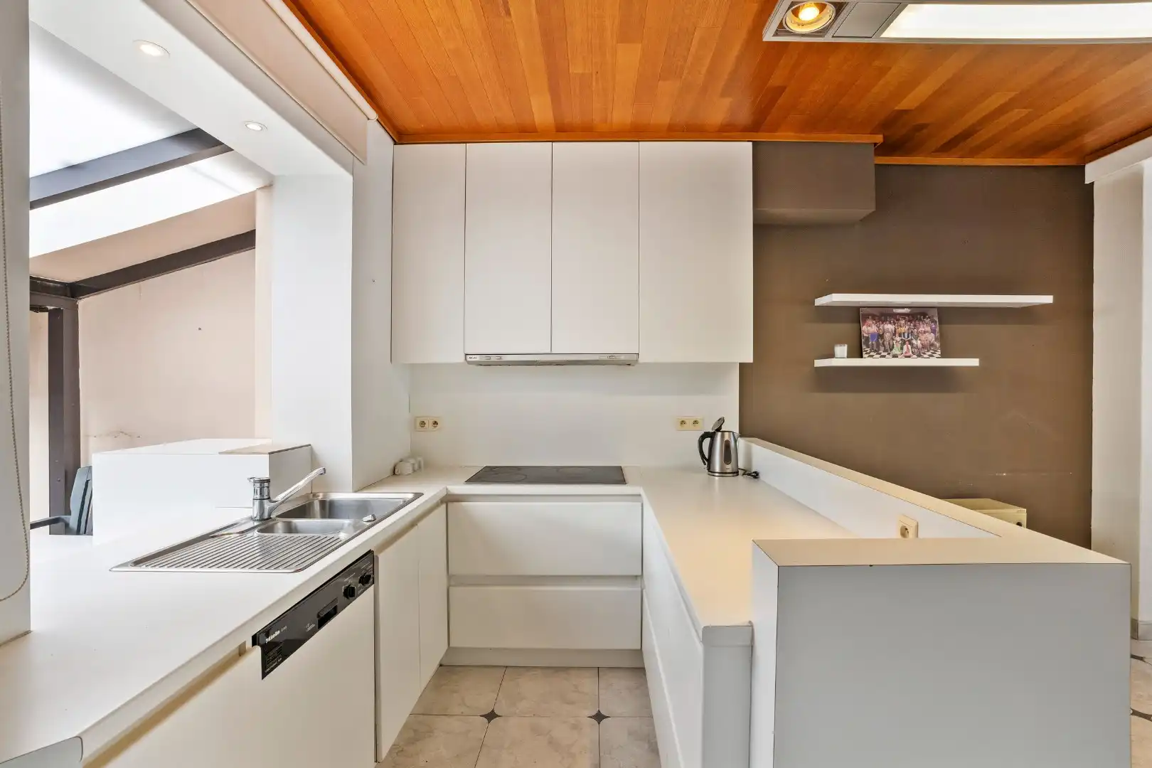 TE RENOVEREN WONING OP EEN PERCEEL VAN 559M² MET BOORDEVOL POTENTIEEL foto 10