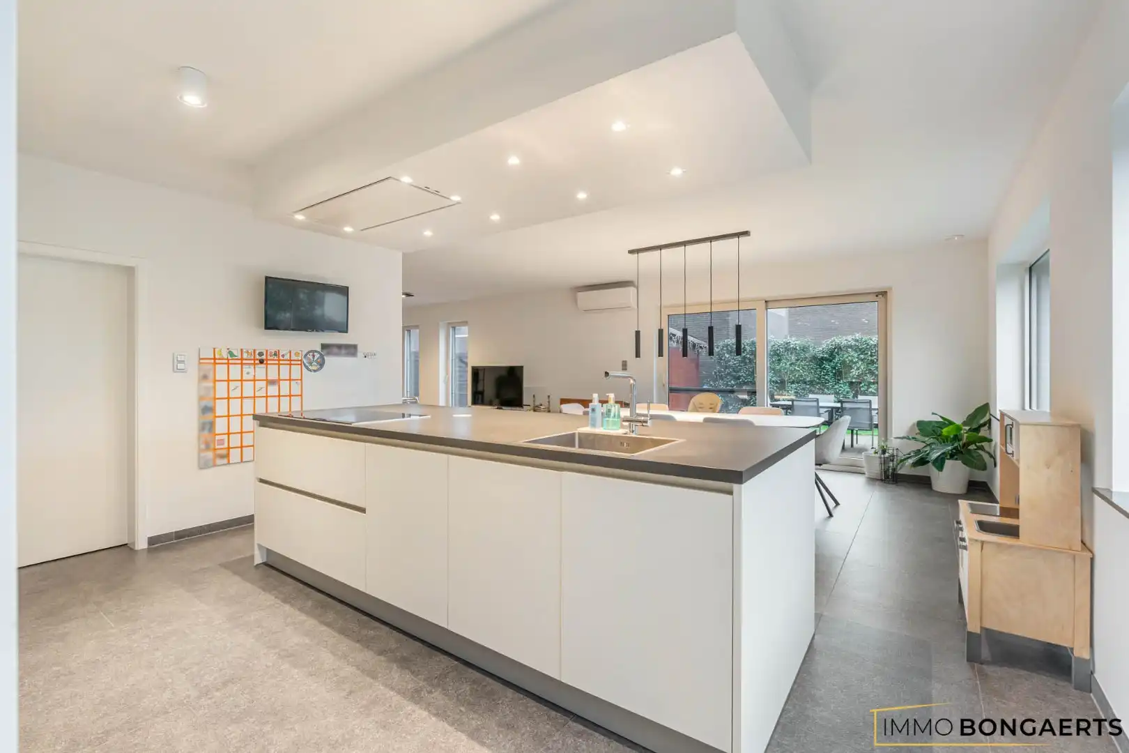 Ruime woning met 3 slaapkamers  foto 9