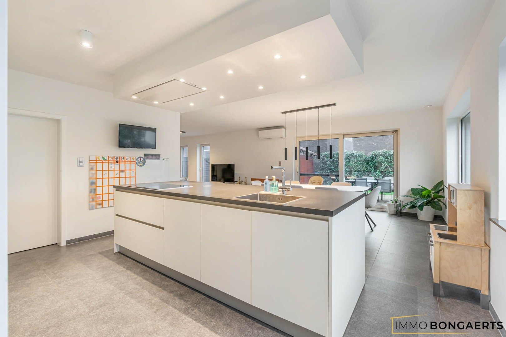 Ruime woning met 3 slaapkamers  foto 9