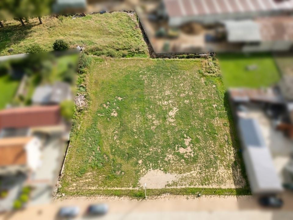 UNIEK PERCEEL MET POTENTIEEL VOOR WOONERF MET 11 UNITS - DORPSKERN LAUW foto {{pictureIndex}}