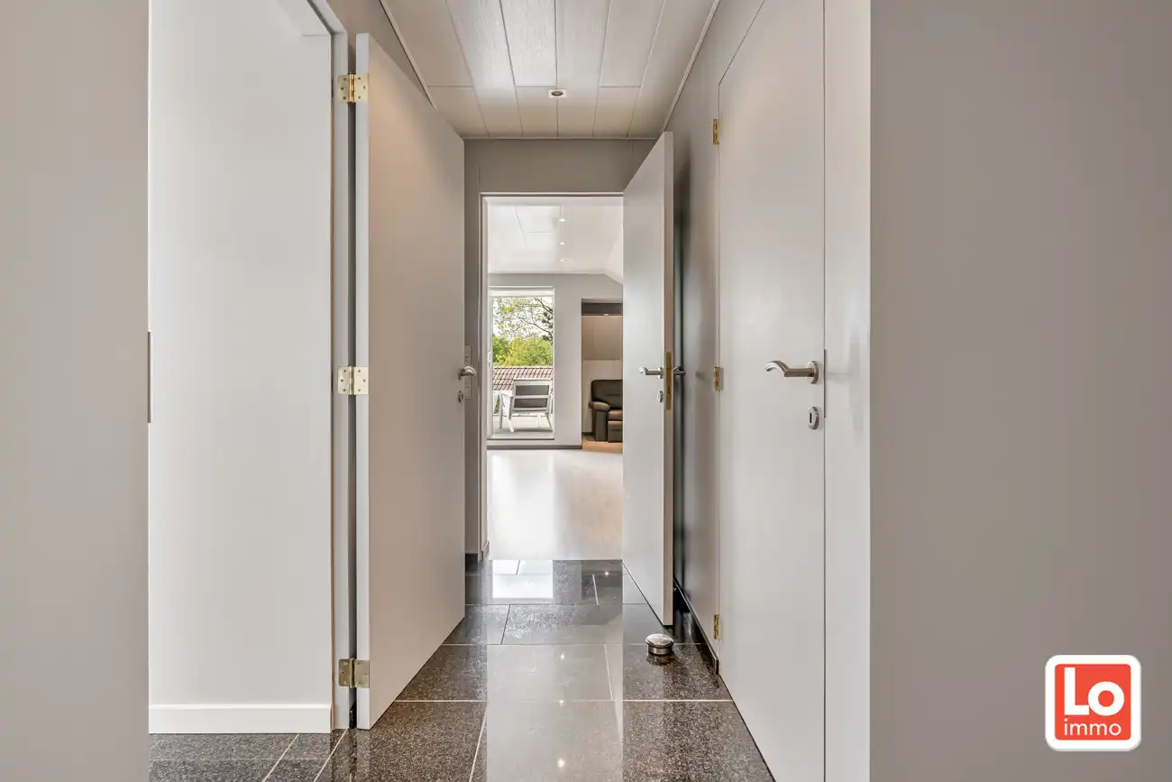 Instap klare open woning met inpandige dubbele garage én zwembad op een rustige locatie nabij het centrum van Zaffelare! foto 27