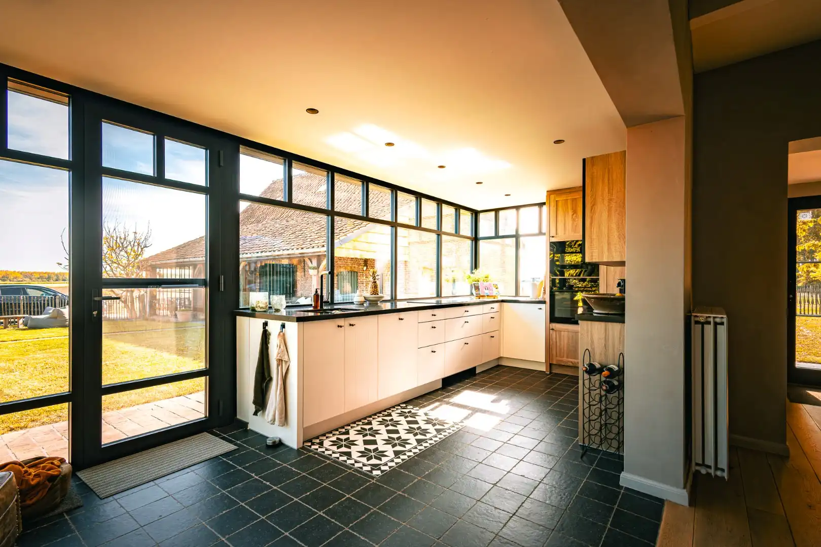 Unieke hoeve met schuur op 2.809m² gelegen in “valleigebied” te Boekhoute foto 4