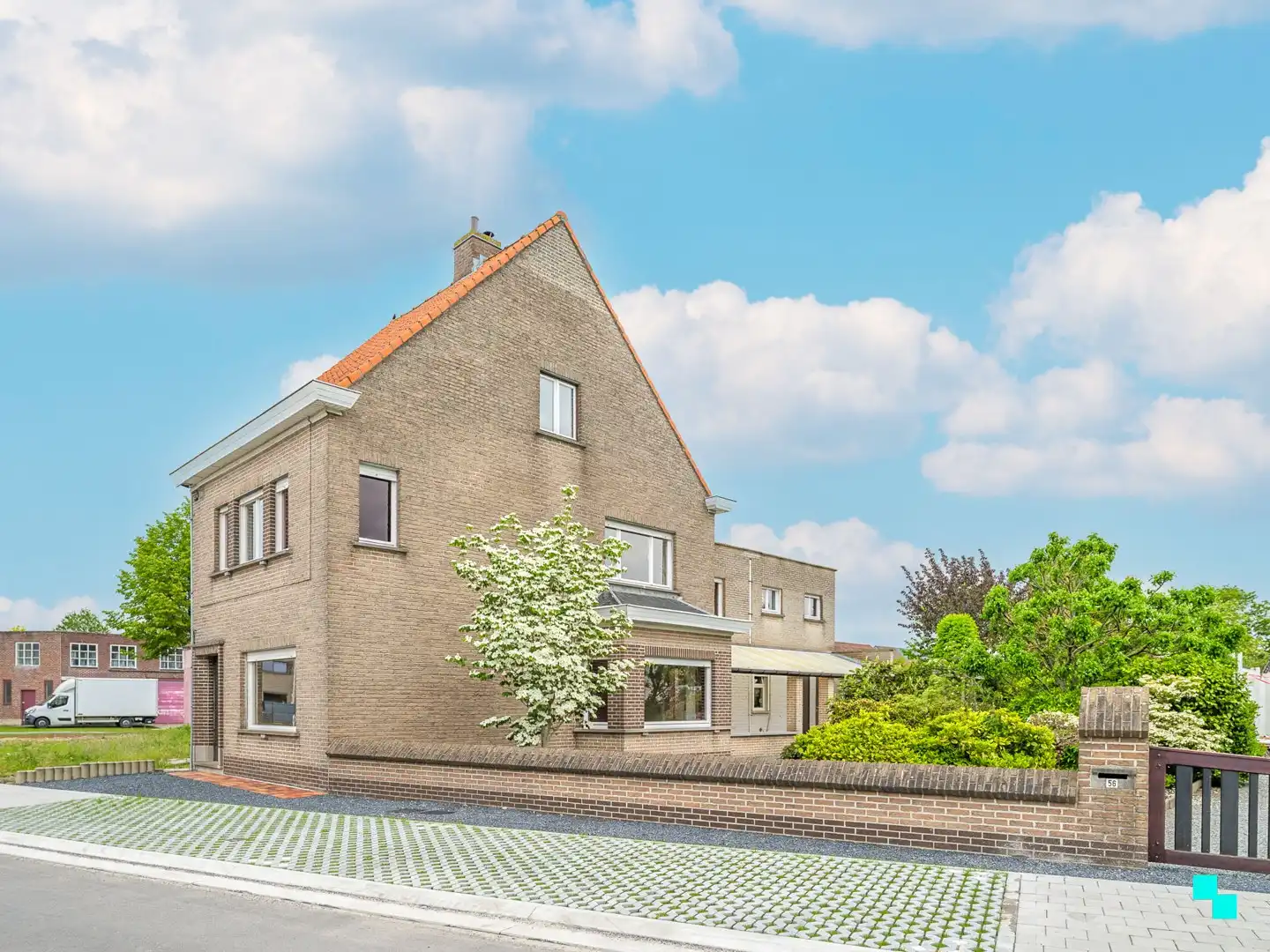 Ruime, te renoveren woning in het mooie Asper foto 28